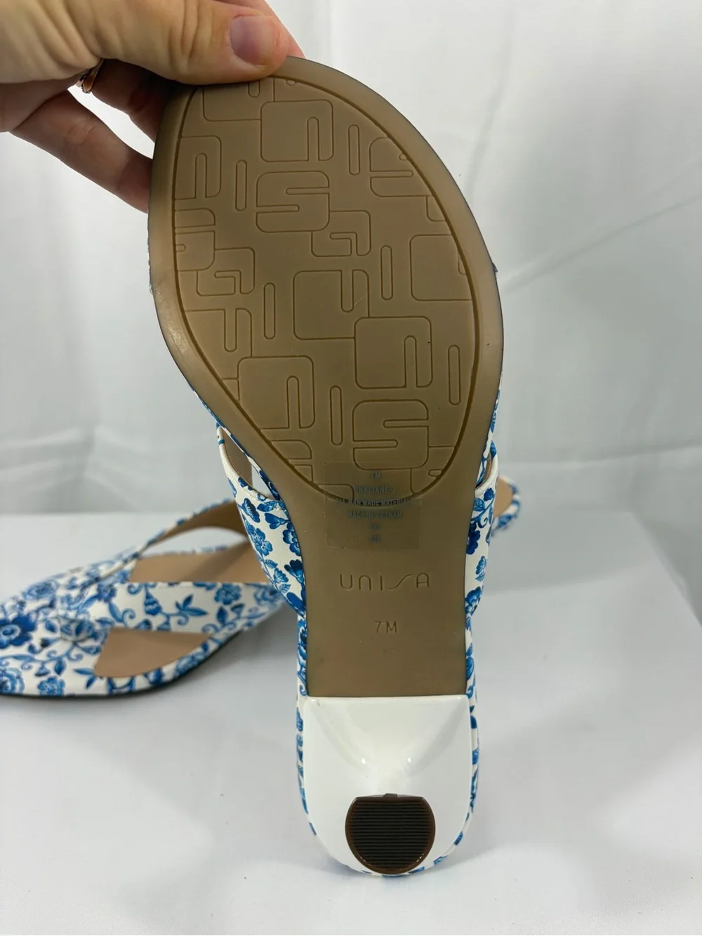 UNISA Women’s Size 7 Blue White Floral Slide Sandals